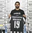 Diego Costa exibe a camisa 19, que era de Segovinha –  Foto: Vitor Silva/Botafogo / Jogada10