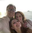 Larissa Manoela e seus pais, Silvana e Gilberto  Foto: Reprodução/Instagram/@gilberto / Estadão