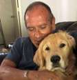 Franklin Trejos e Sam, o cão que tentou salvar das chamas no Havaí  Foto: Reprodução/Shannon Weber-Bogar