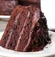 Maíra Cardi sobre bolo de chocolate - Shutterstock  Foto: Sport Life