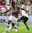 Árias, um dos destaques do Fluminense, recebe marcação cerrada do América. Foi dele o terceiro gol do Flu  –  Foto: Maison Santana/Fluminense / Jogada10