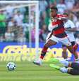 Bruno Henrique teve boa atuação diante do Coritiba –  Foto: Gilvan de Souza/Flamengo / Jogada10