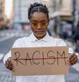 "Inveja branca" é um exemplo de frase racista  Foto: iStock / Riska