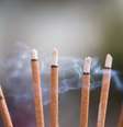 Conte com esses incensos para atrair harmonia no lar -  Foto: Shutterstock / João Bidu