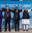 Líderes dos atuais membros do Brics reunidos na África do Sul: Lula, Xi Jinping (China), Cyril Ramaphosa (África do Sul), Narendra Modi (Índia) e Sergey Lavrov (ministro de relações exteriores da Rússia)  Foto: Ricardo Stuckert/Presidência / BBC News Brasil