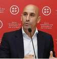 Luis Rubiales beijou jogadora espanhola à força em comemoração da Copa  Foto: Reprodução / Perfil Brasil