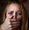 Há casos de mulheres sendo tocadas dentro de seus uniformes, de cirurgiões limpando a testa em seus seios e de homens encostando ereções em funcionárias  Foto: iStock / Jacob Wackerhausen