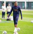 Mbappé está confirmado entre os titulares do PSG para a partida contra o Lens –  Foto: Thomas Aiche/PSG / Jogada10