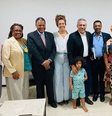 A imagem mostra os parlamentares reunidos em pé, posando para a fotografia em celebrando a criação da bancada negra.  Foto: Alma Preta