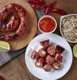 Linguiça é a escolha certa para churrascos e também pode ser consumida durante a semana  Foto: iStock