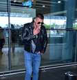 Ator italiano Simone Sussina desembarca no aeroporto de Guarulhos, em São Paulo  Foto: Leo Franco/AgNews