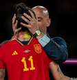 Luís Rubiales beijou Jenni Hermoso à força durante comemoração da vitória da Espanha na Copa do Mundo   Foto: DW / Deutsche Welle