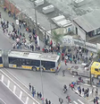 Ônibus foi colocado atravessado na Avenida Ragueb Chohfi  Foto: Reprodução/TV Globo