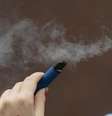 Cigarros eletrônicos podem reverter queda do número de fumantes, avalia especialista  Foto: Getty / BBC News Brasil