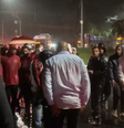 Torcedores protestam em frente à festa de Gabigol   Foto: Reprodução/Coluna do Fla