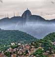 Com vistas para locais do Rio de Janeiro conhecidos internacionalmente, Morro da Babilônia tem forte empreendedorismo turístico  Foto: Bert/Flirck