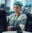 Jovem em frente a um computador  Foto: Getty Images / BBC News Brasil