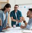 Saber trabalhar em equipe é uma das competências mais procuradas pelas empresas  Foto: fizkes | Shutterstock / Portal EdiCase