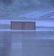 Caminhão ficou submerso durante chuva no Sul  Foto: Reprodução/RBS TV