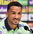 Danilo em coletiva da Seleção Brasleira   Foto: PAU BARRENA/AFP via Getty Images / Esporte News Mundo