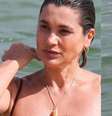 Flávia Alessandra curte dia de sol em praia do Rio de Janeiro.  Foto: Dilson Silva/ Agnews / Mais Novela