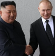 Vladimir Putin e Kim Jong-un se reuniram pessoalmente pela última vez em 2019  Foto: Getty Images / BBC News Brasil