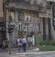 Relógios de rua marcam temperaturas acima de 30 graus na região central de São Paulo em pleno inverno  Foto: TABA BENEDICTO/ESTADÃO / Estadão
