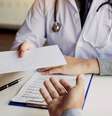 ChatGPT acertou diagnóstico de criança com doença rara, diferente dos médicos (Imagem: Wutzkoh/Envato )  Foto: Canaltech