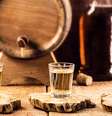 A cachaça é uma bebida tradicional brasileira -  Foto: Shutterstock / Alto Astral