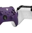 Novo controle Astral Purple para Xbox Series X|S traz novo design em duas cores. (Imagem: Microsoft/Divulgação)  Foto: Canaltech
