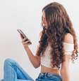 Multa de US$ 368 milhões recebida pelo TikTok está relacionada à forma como perfis de menores de idade eram configurados por padrão; rede social disse que mudanças já foram feitas e considerou penalização alta demais (Imagem: Laura Chouette/Unsplash)  Foto: Canaltech