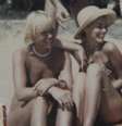 A socialite mineira Angela Diniz, no centro, foi assassinada em 1976  Foto: Arquivo do processo / BBC News Brasil