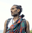 Ele foi casado com Katy Perry por 14 meses, entre 2010 e 2012. Atualmente, aos 48 anos de idade, é casado com uma escritora  Foto: Reprodução/Instagram/@russellbrand