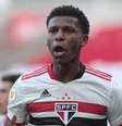 Arboleda deixou o gramado muito abatido para a entrada de Diego Costa.  Foto: Rubens Chiri / saopaulofc.net / Jogada10