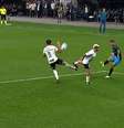 Arbitragem não marcou pênalti a favor do Grêmio em toque no braço de Yuri Alberto  Foto: Reprodução