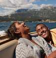 Casal curtindo as férias em um mar  Foto: Getty Images / BBC News Brasil