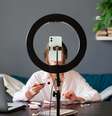 TikTok precisa revisar seus mecanismos de verificação de idade para aumentar a privacidade de menores de 18 anos (Imagem: Reprodução/Freepik)  Foto: Canaltech