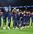 Jogadores do PSG comemoram goleada sobre Olympique de Marseille (Bertrand Guay/AFP via Getty Images)  Foto: Esporte News Mundo