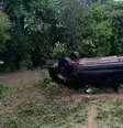 Carro onde estava a mulher levado pela água durante uma enchente no interior de Barra do Ribeiro  Foto: Divulgação/Brigada militar