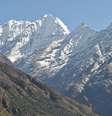 Monte mais alto do mundo, se visto de perto, o Everest está longe de ser um território gelado com camadas de neve límpida  Foto: Mick Lissone / public domain pictures / Flipar