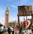 Manifestante protesta contra uso de combustíveis fósseis, em Londres
16/09/2023
REUTERS/Susannah Ireland  Foto: Reuters