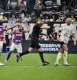 Árbitro uruguaio chegou a anular gol do Fortaleza, mas acabou corrigido pelo VAR  Foto: Gazeta Press