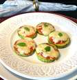 MINI PIZZAS DE ABOBRINHA COM MUÇARELA  Foto: Bake and Cake Gourmet