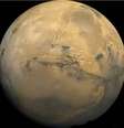Na imagem de Marte é possível visualizar o Valles Marineris, grande desfiladeiro que corta o solo do planeta. Missão 'Mars One' promete formar uma colônia de humanos na superfície do corpo celeste a partir de 2025  Foto: Nasa/Divulgação / Estadão