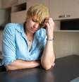Pode uma travesti/pessoa trans chorar? Pode uma travesti/pessoa trans amar? Podem pessoas trans serem ou se sentirem frágeis?   Foto: iStock/Vladimir Vladimirov