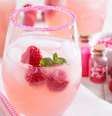 Pink lemonade é um dos exemplos de bebidas refrescantes  Foto: Guia da Cozinha