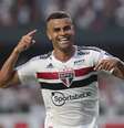 Campeão da Copa do Brasil, Alisson tira onda com Romero, atacante paraguaio do Corinthians – Reprodução  Foto: Jogada10