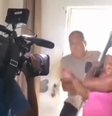 A entrevistada reagiu de forma também inusitada ao incidente  Foto: Reprodução/Twitter