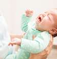 A cólica em bebês pode durar até os 6 meses de idade -  Foto: Shutterstock / Alto Astral