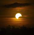 O eclipse solar será apenas parcial na maior parte das regiões do Brasil (Imagem: Reprodução/Randy McGuire/Pixabay)  Foto: Canaltech